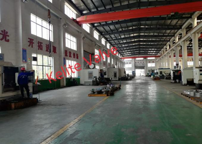 Forged Steel Angle Needle Valve Working Medium Water Oil Natural Gas